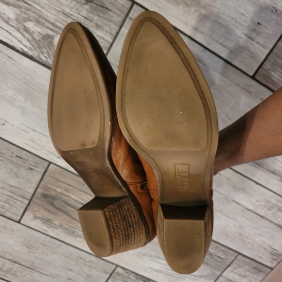 FRYE Judith Women's 9.5 cognac brown leather side zippers Ankle Boots booties - Picture 10 of 11